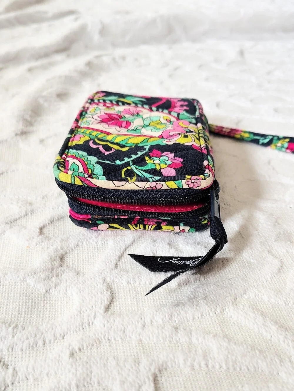 Vera Bradley Petal Paisley Smart Phone Wristlet Vintage Retired